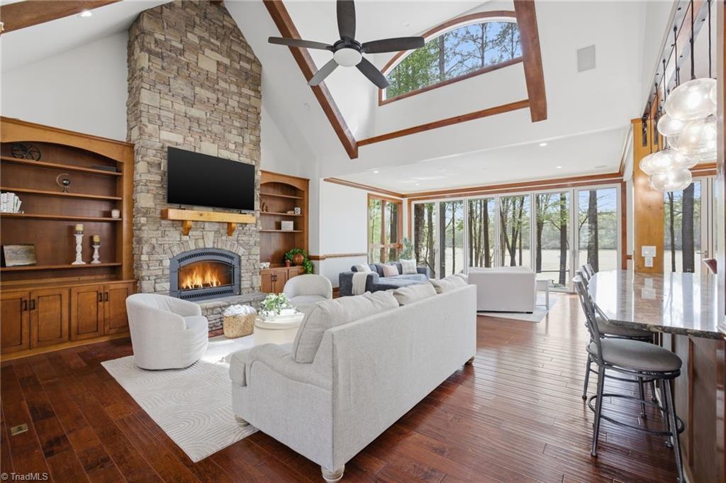 901 Sunset Pointe Drive