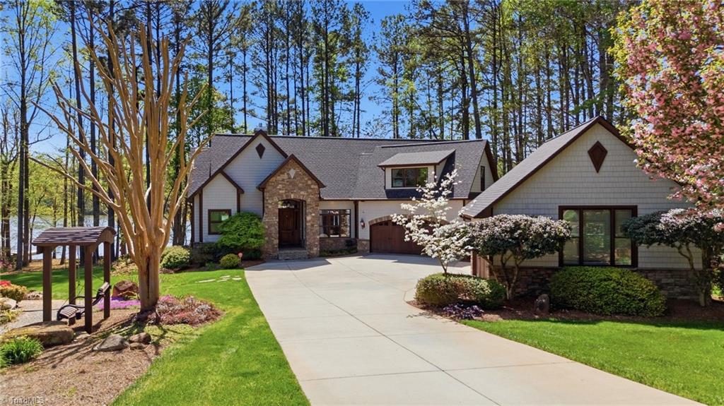 901 Sunset Pointe Drive