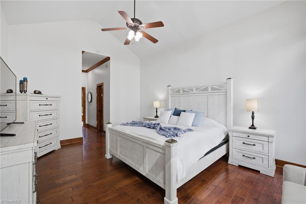 901 Sunset Pointe Drive
