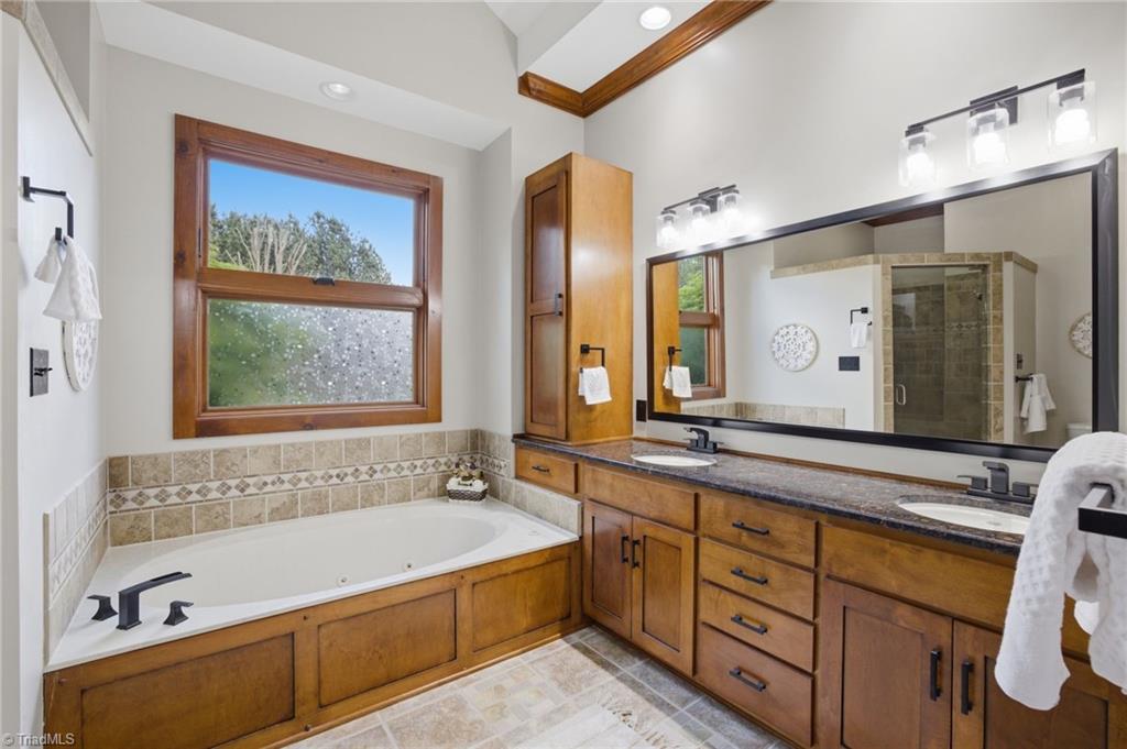 901 Sunset Pointe Drive