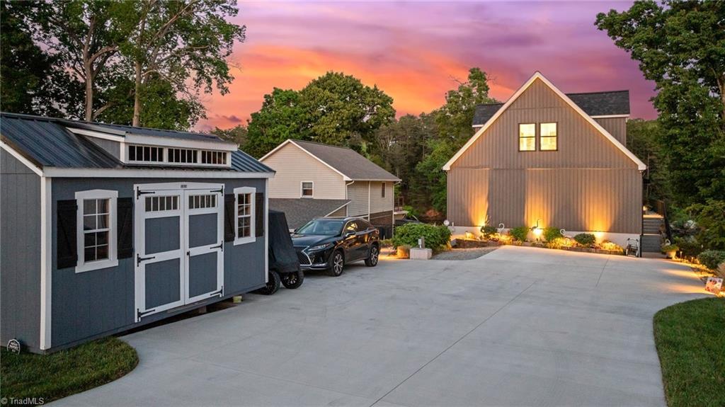 819 Hickory Point Drive