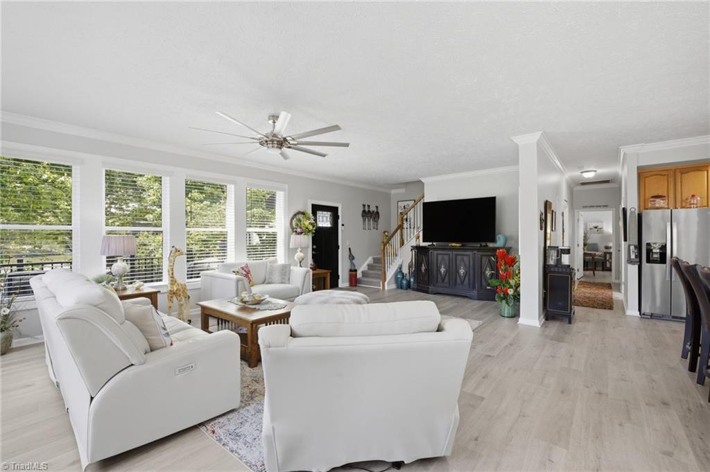 819 Hickory Point Drive