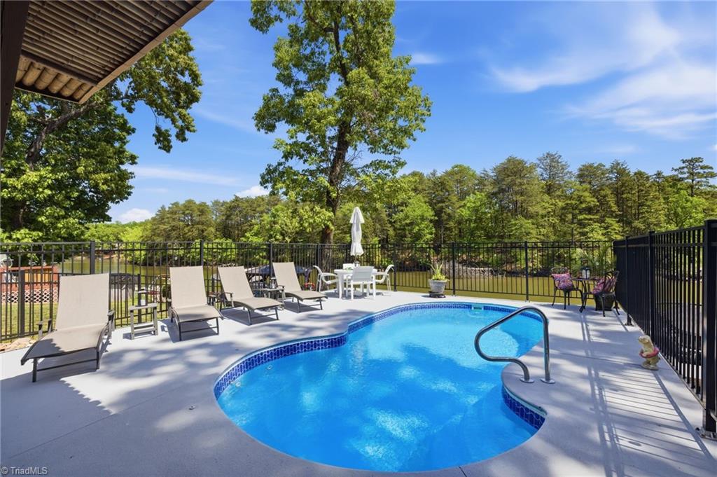 819 Hickory Point Drive