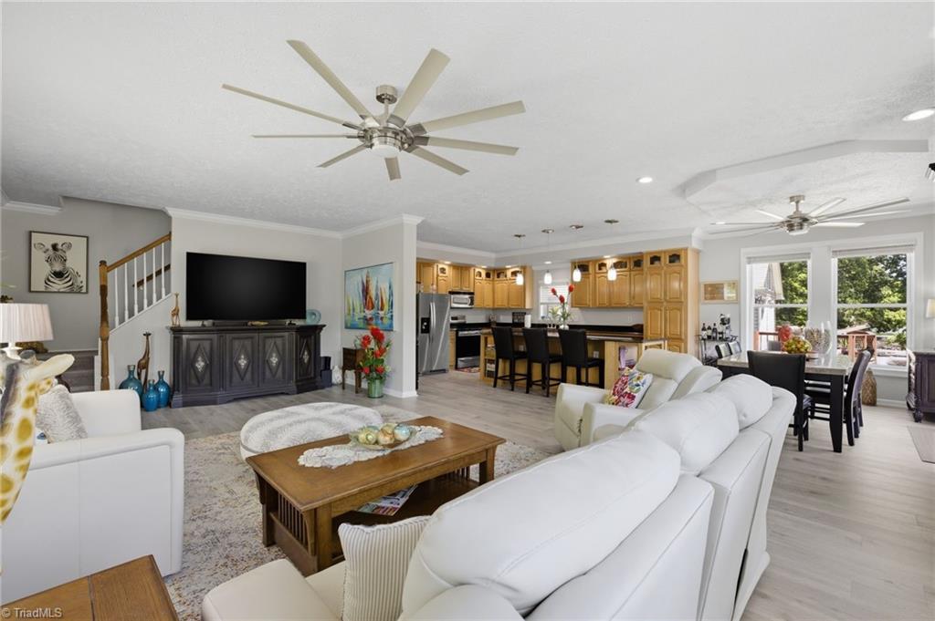 819 Hickory Point Drive