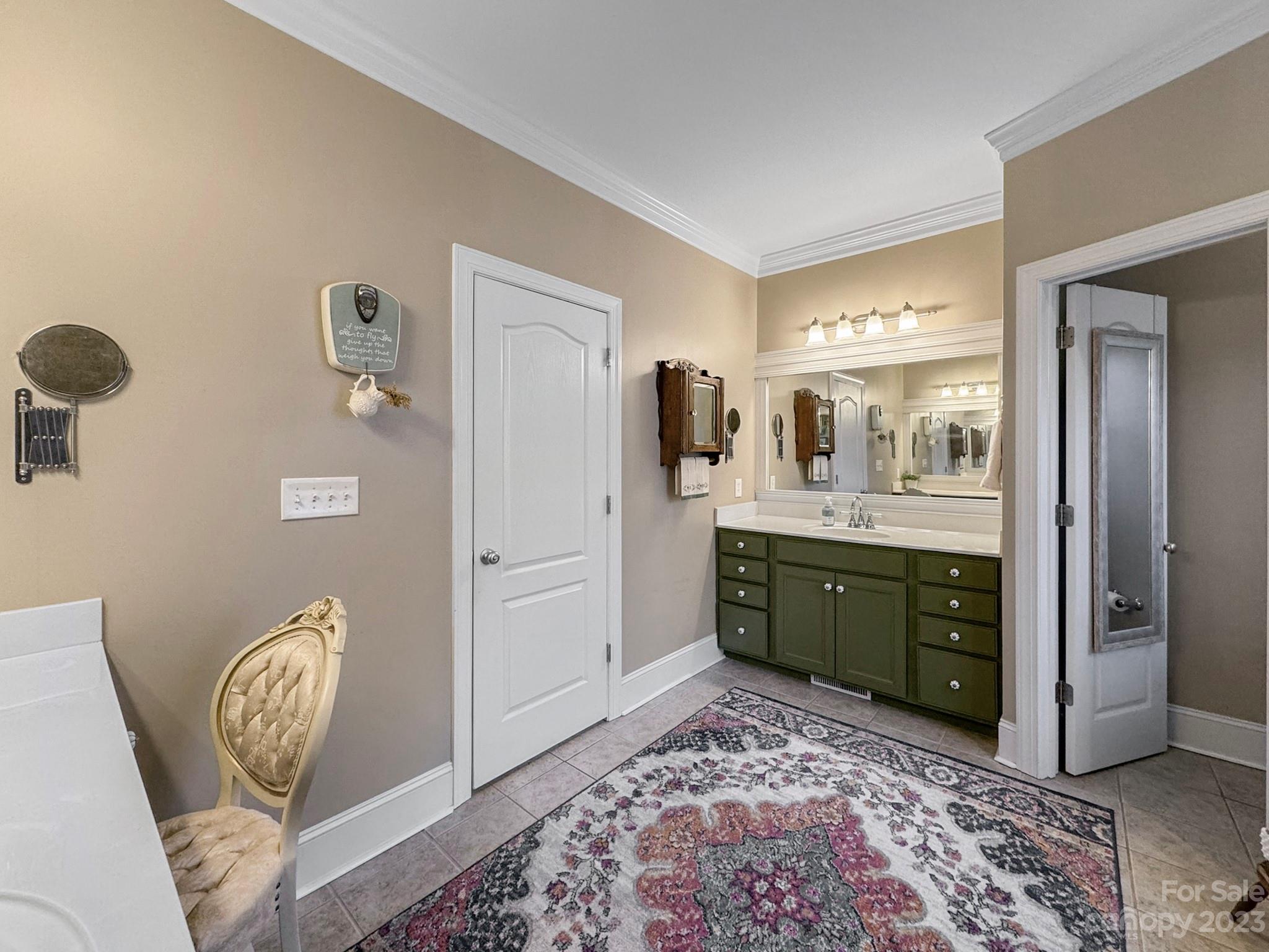 5926 Taurus Drive