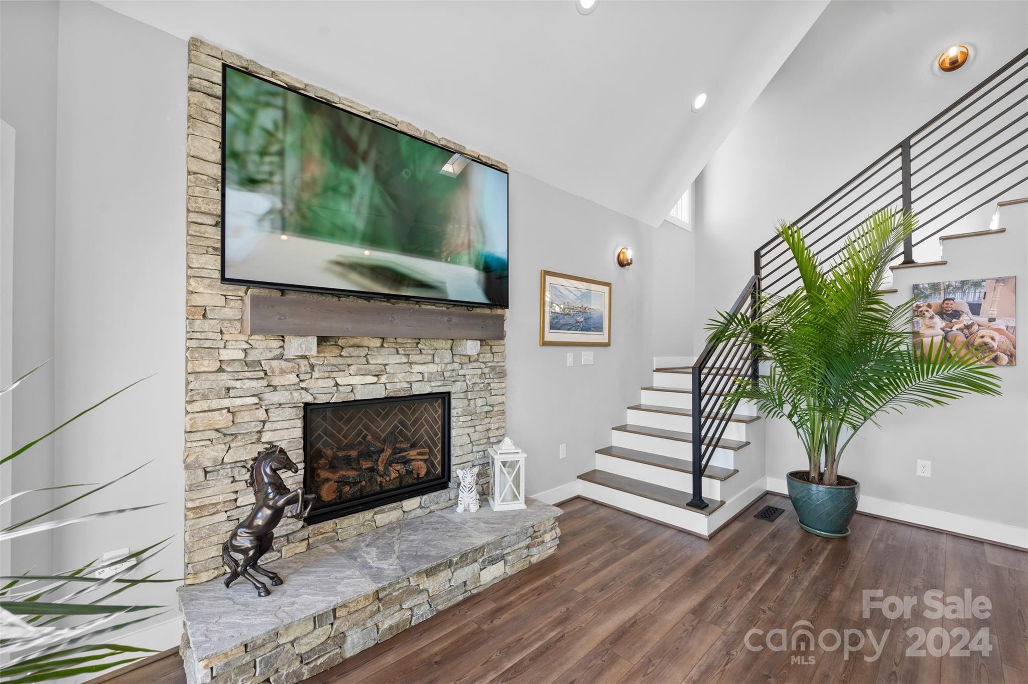 2291 Riverside Drive