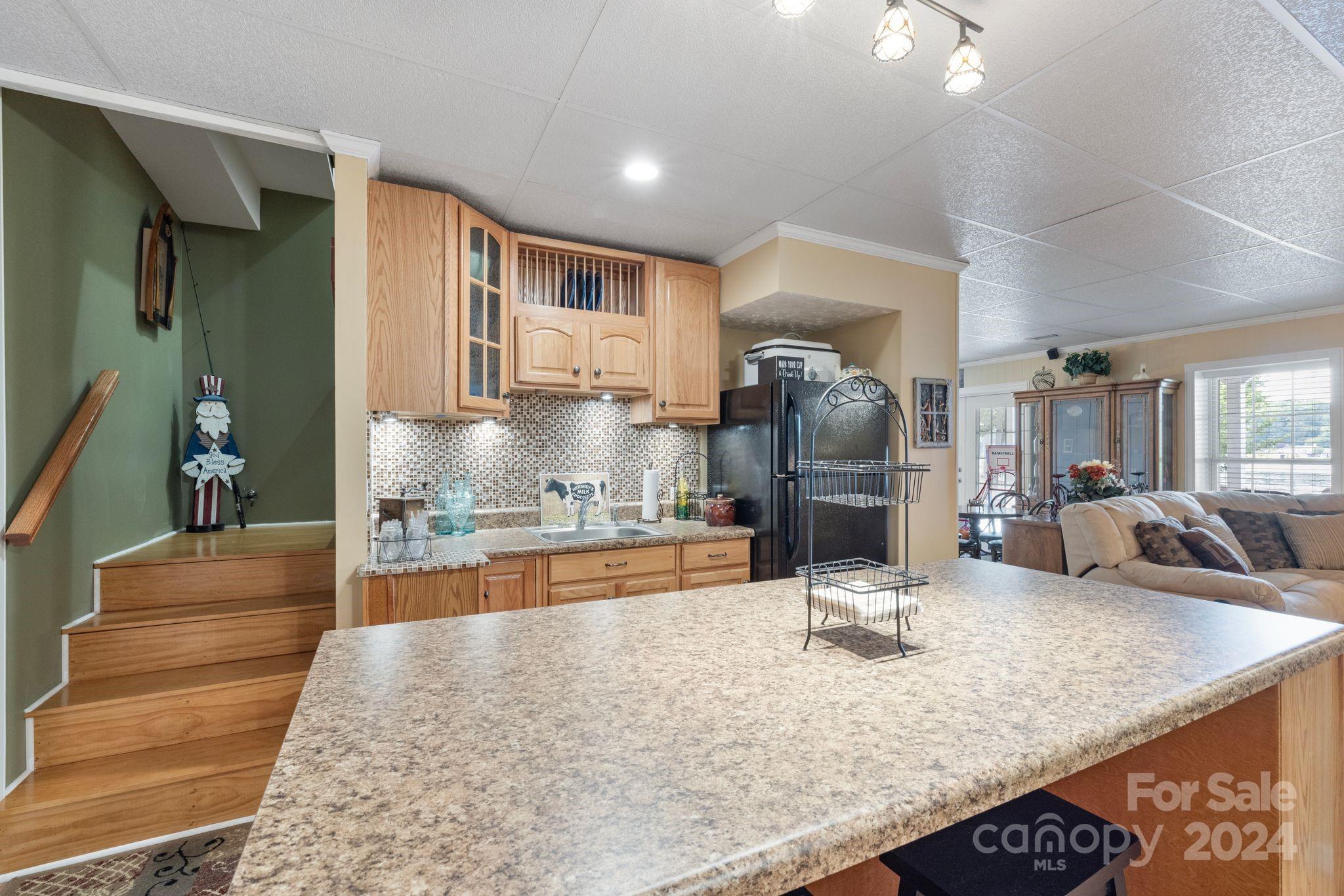 303 Potters Landing