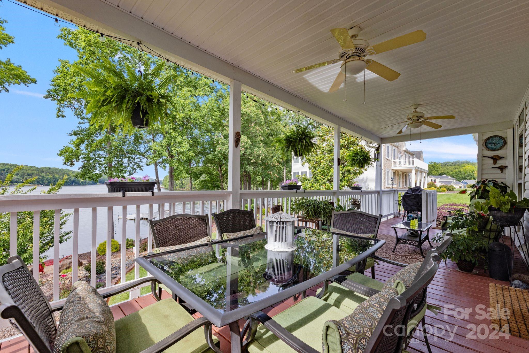 303 Potters Landing