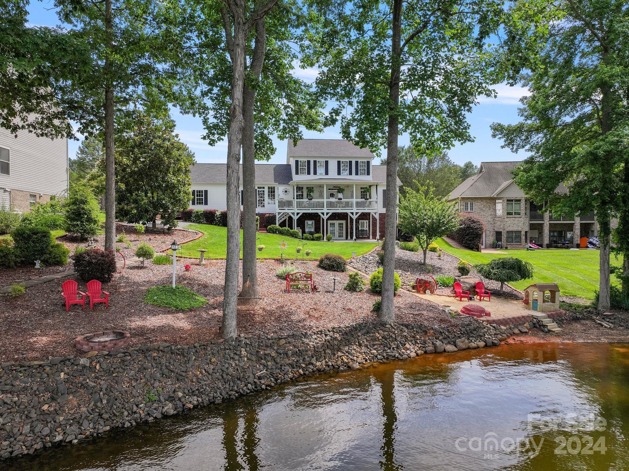 303 Potters Landing