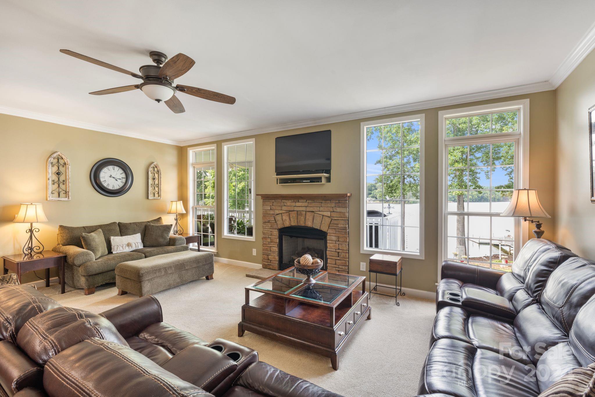 303 Potters Landing