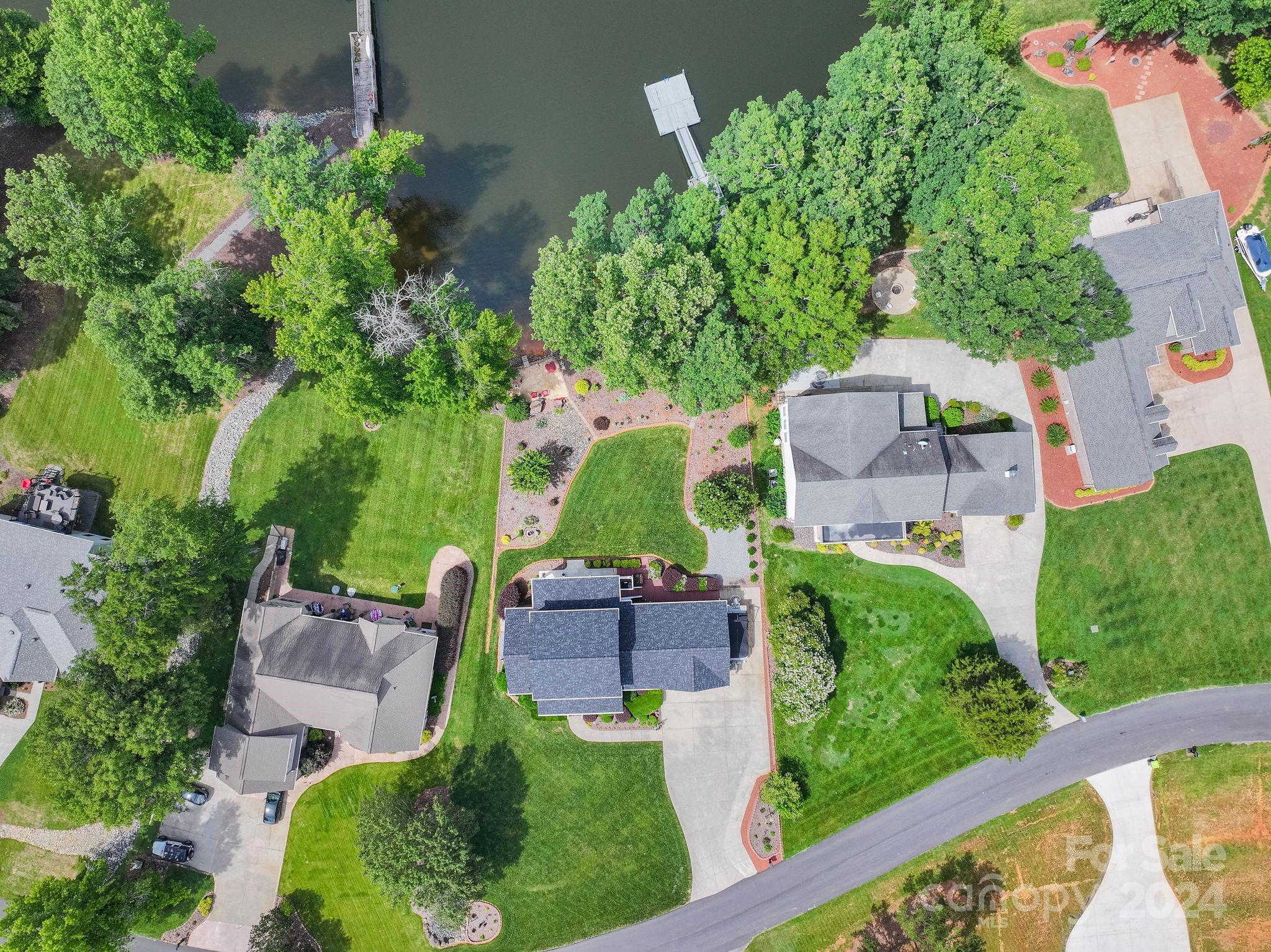 303 Potters Landing