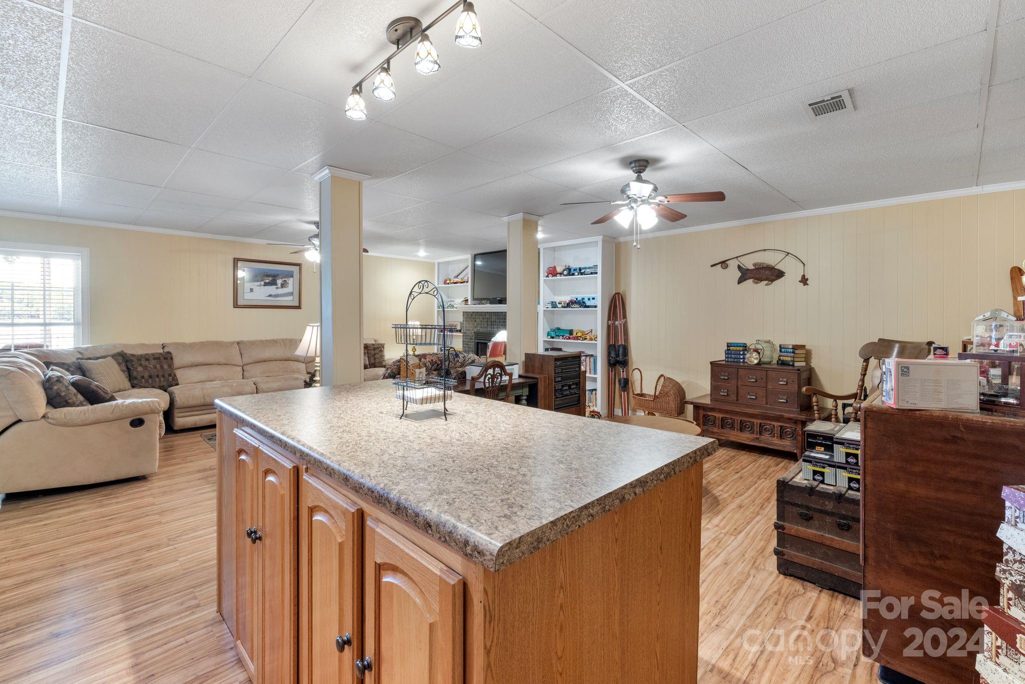 303 Potters Landing