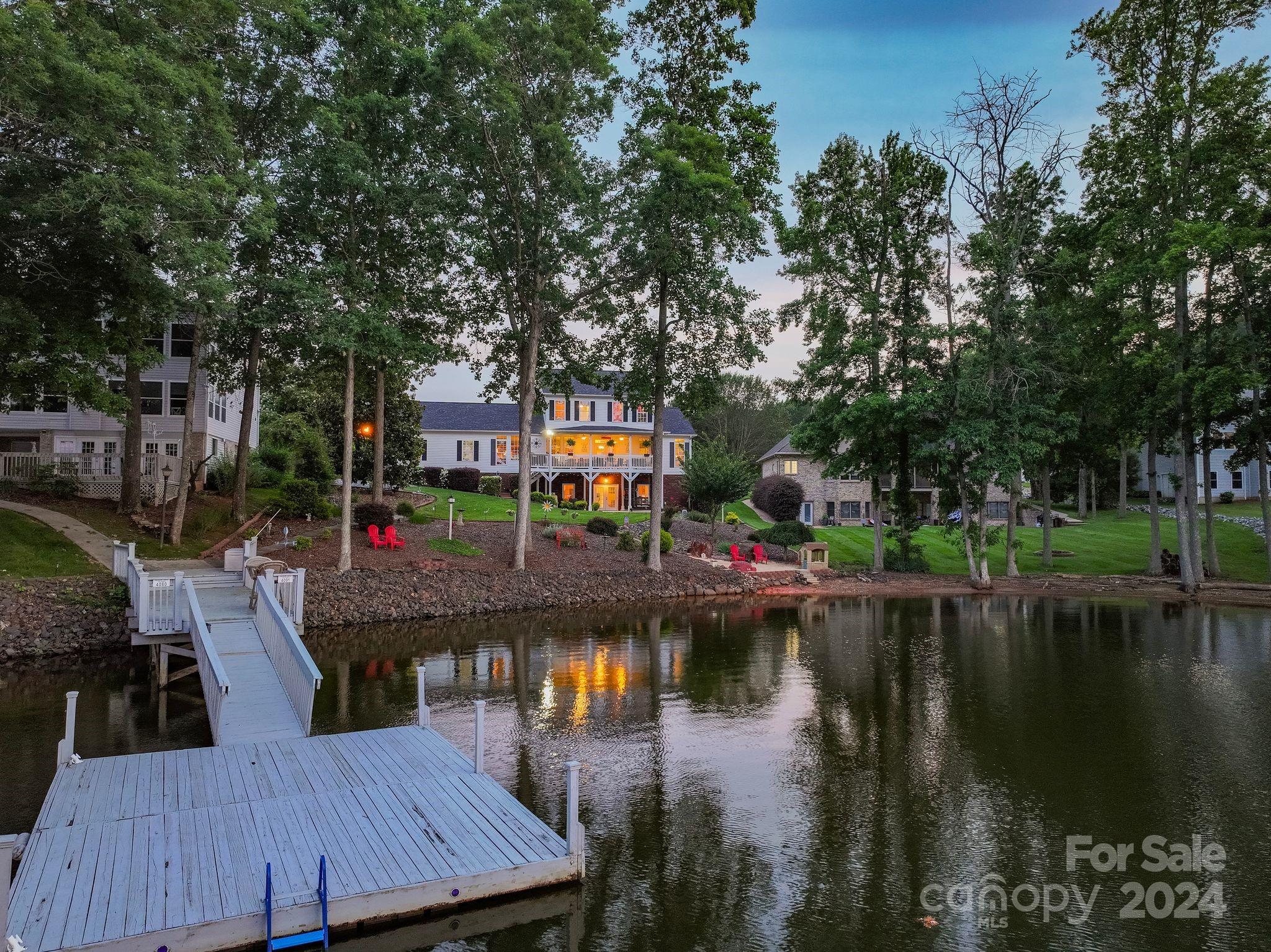 303 Potters Landing