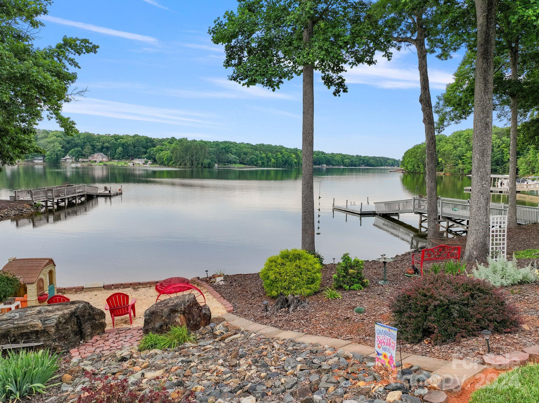 303 Potters Landing