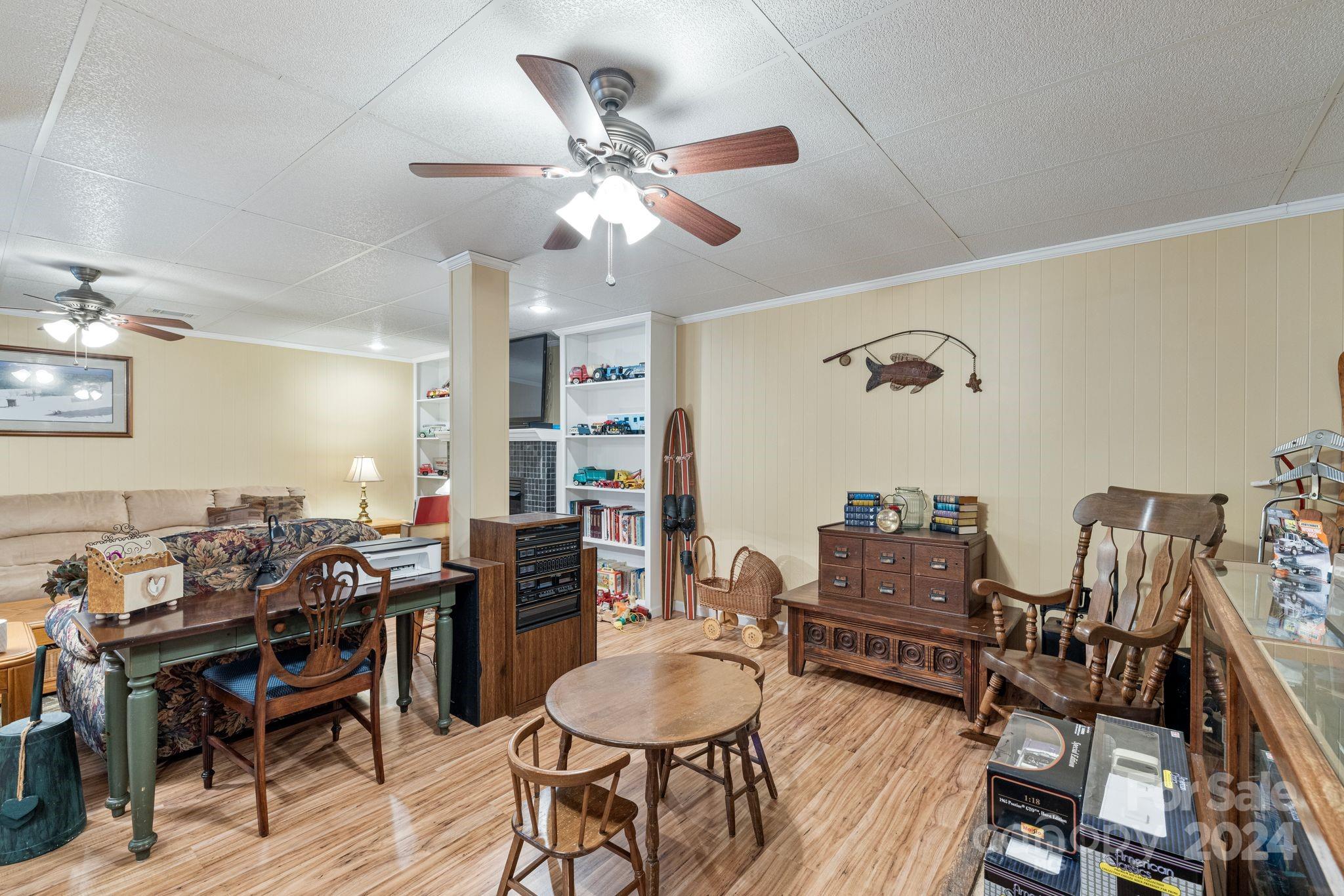 303 Potters Landing