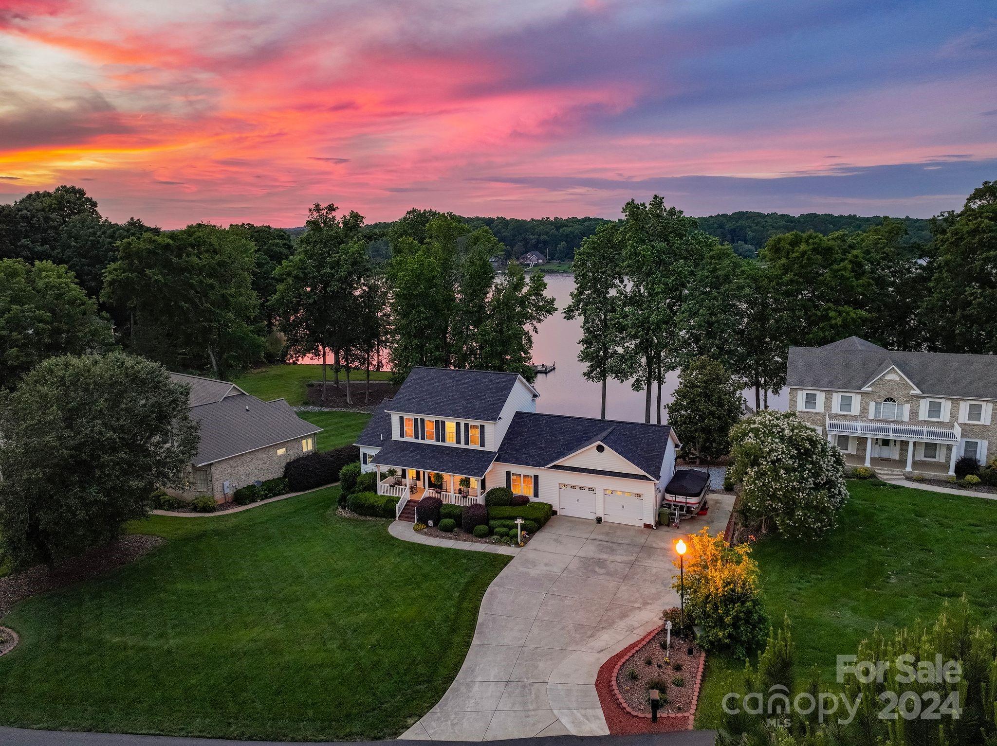 303 Potters Landing