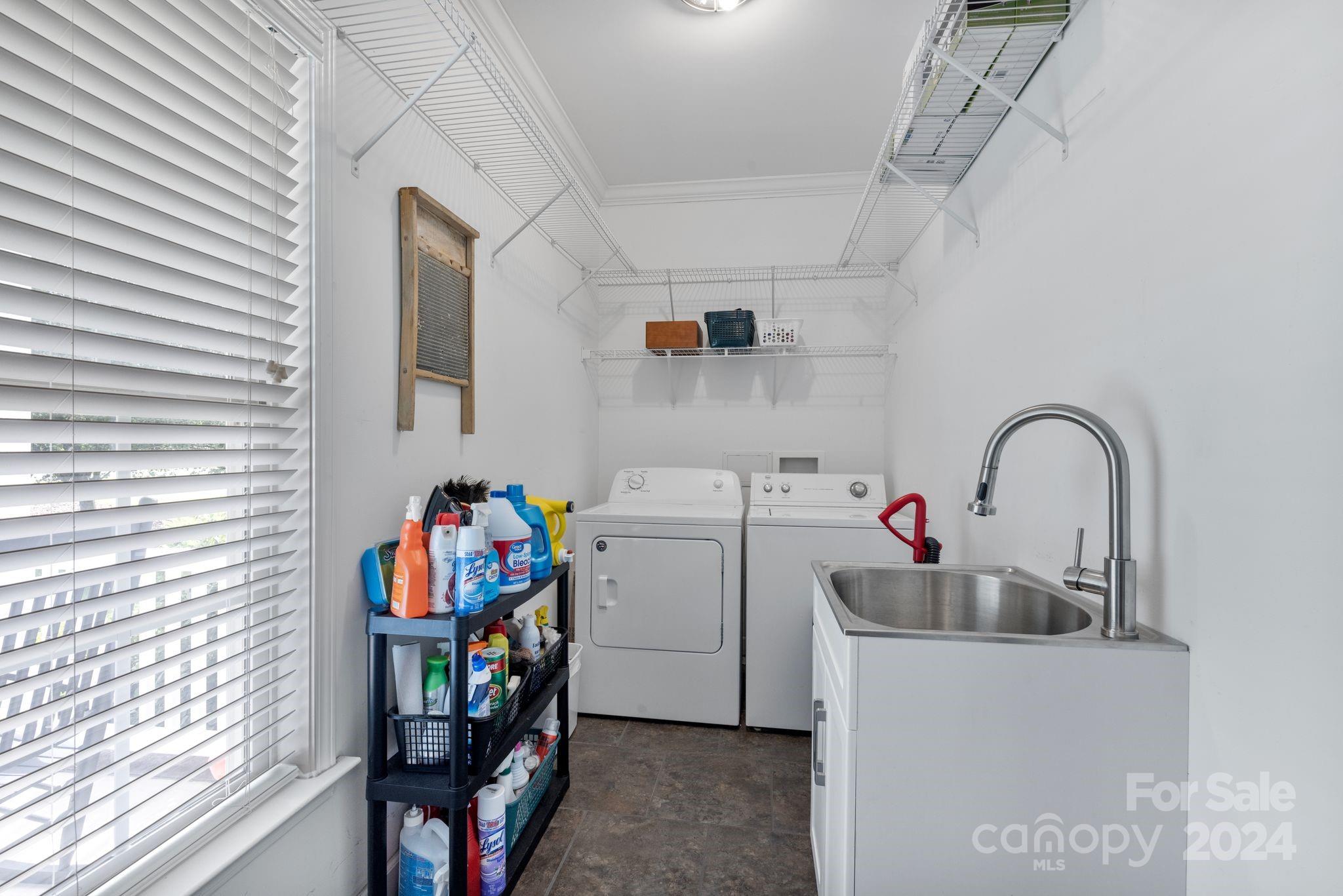 303 Potters Landing