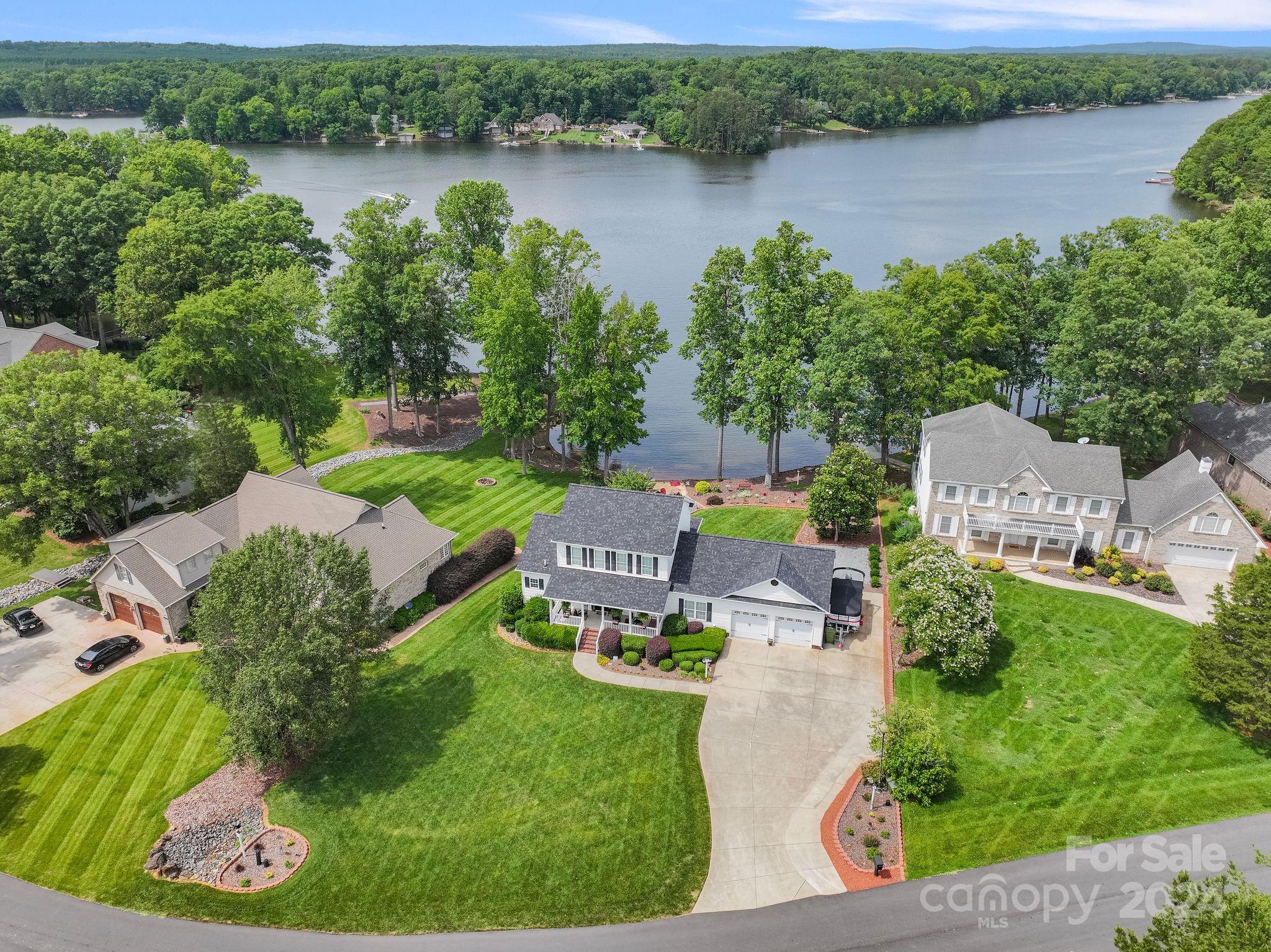 303 Potters Landing