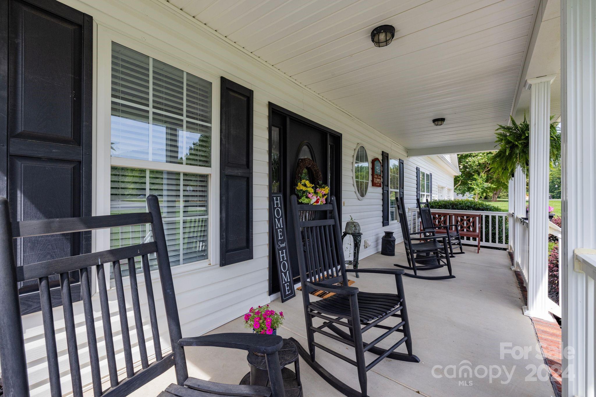 303 Potters Landing