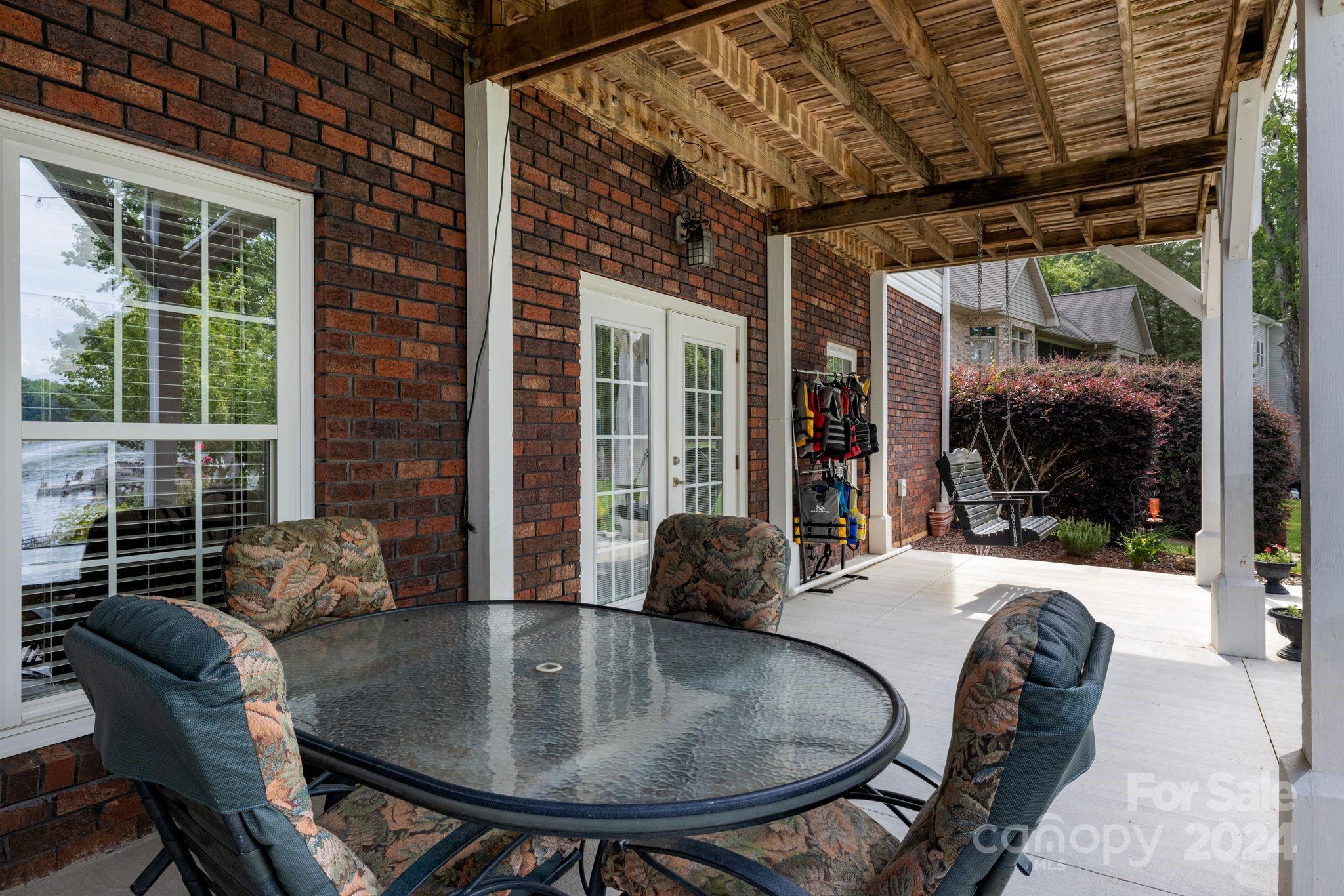 303 Potters Landing