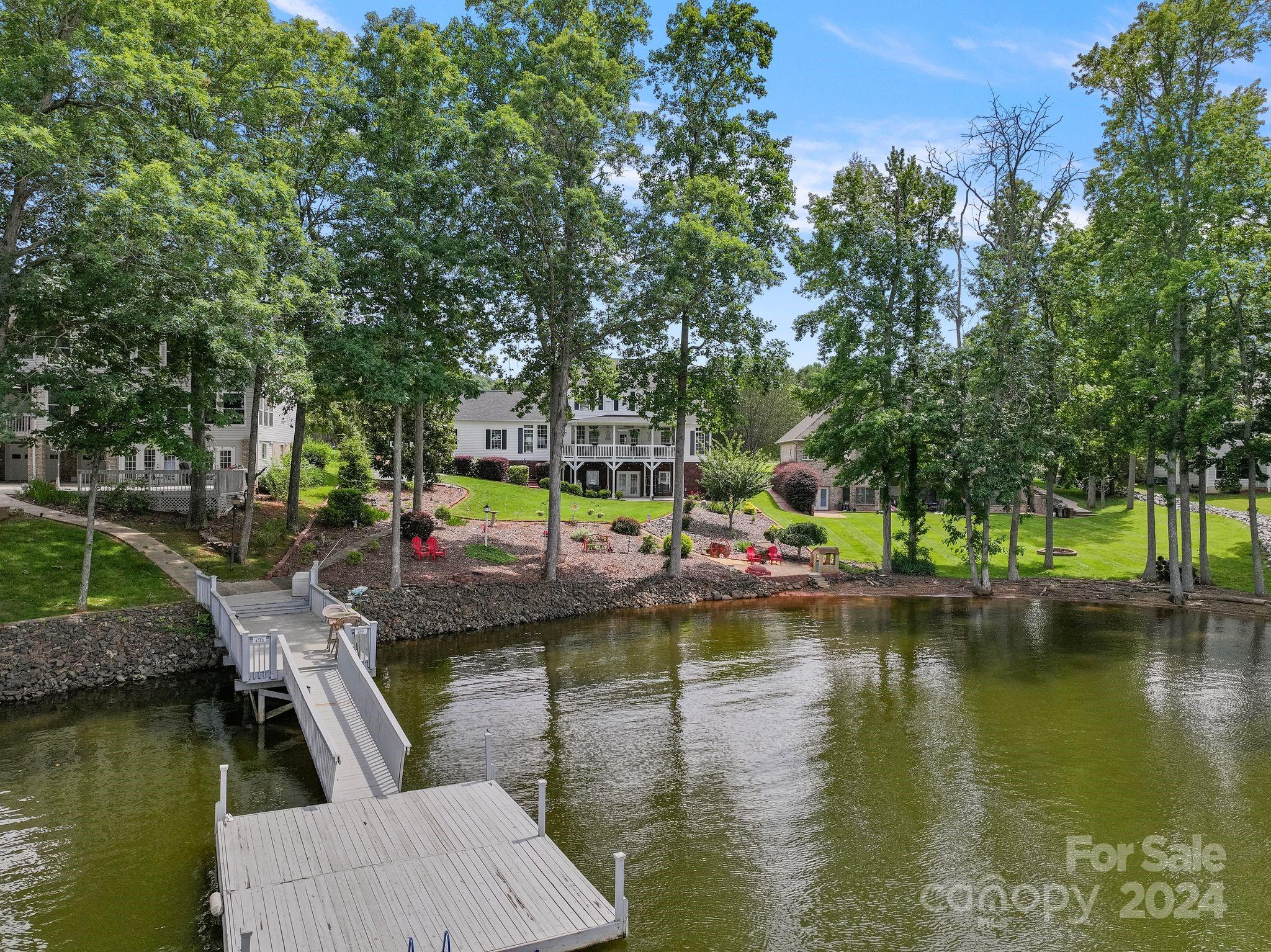 303 Potters Landing