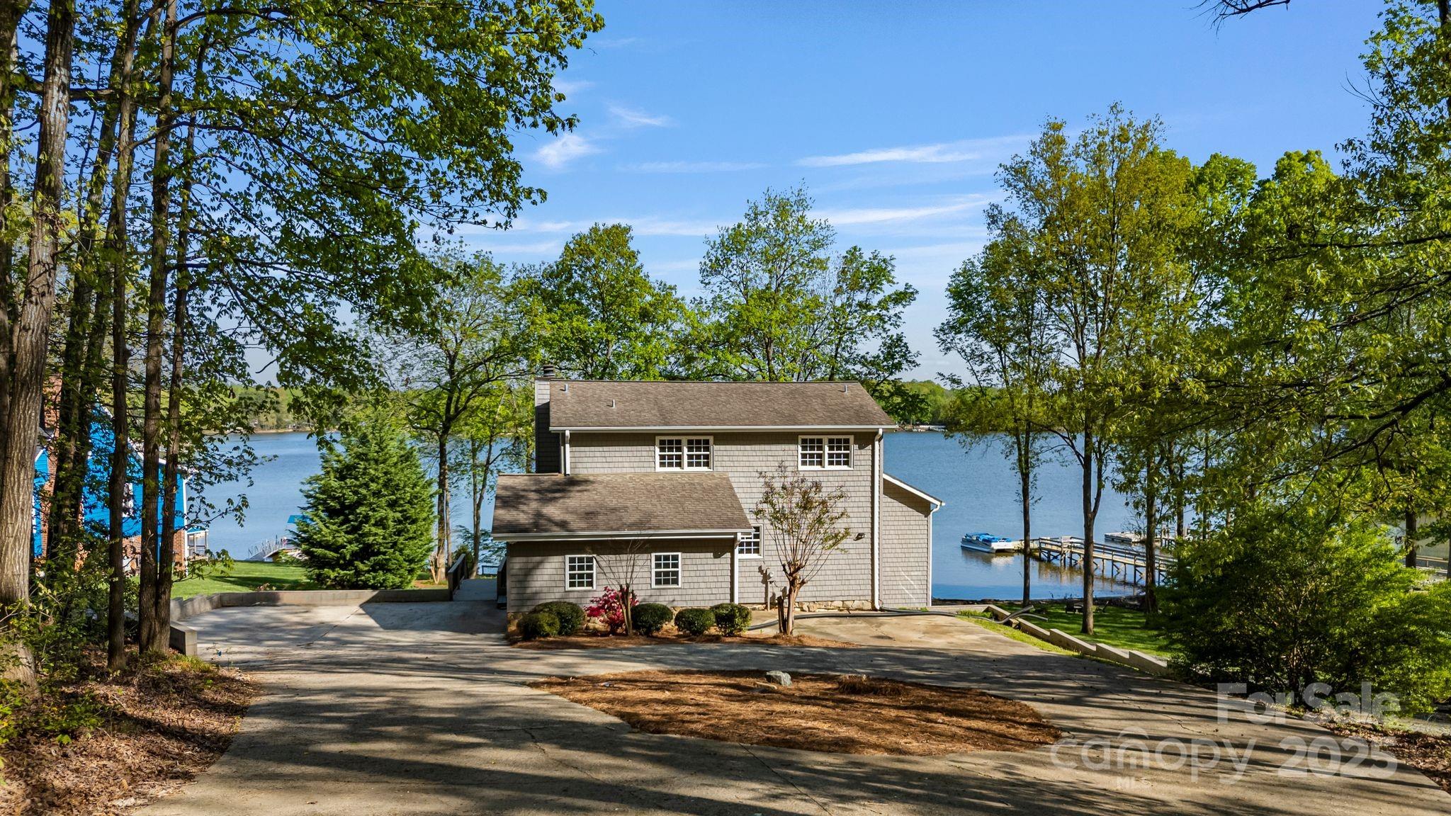 1711 Riverside Drive