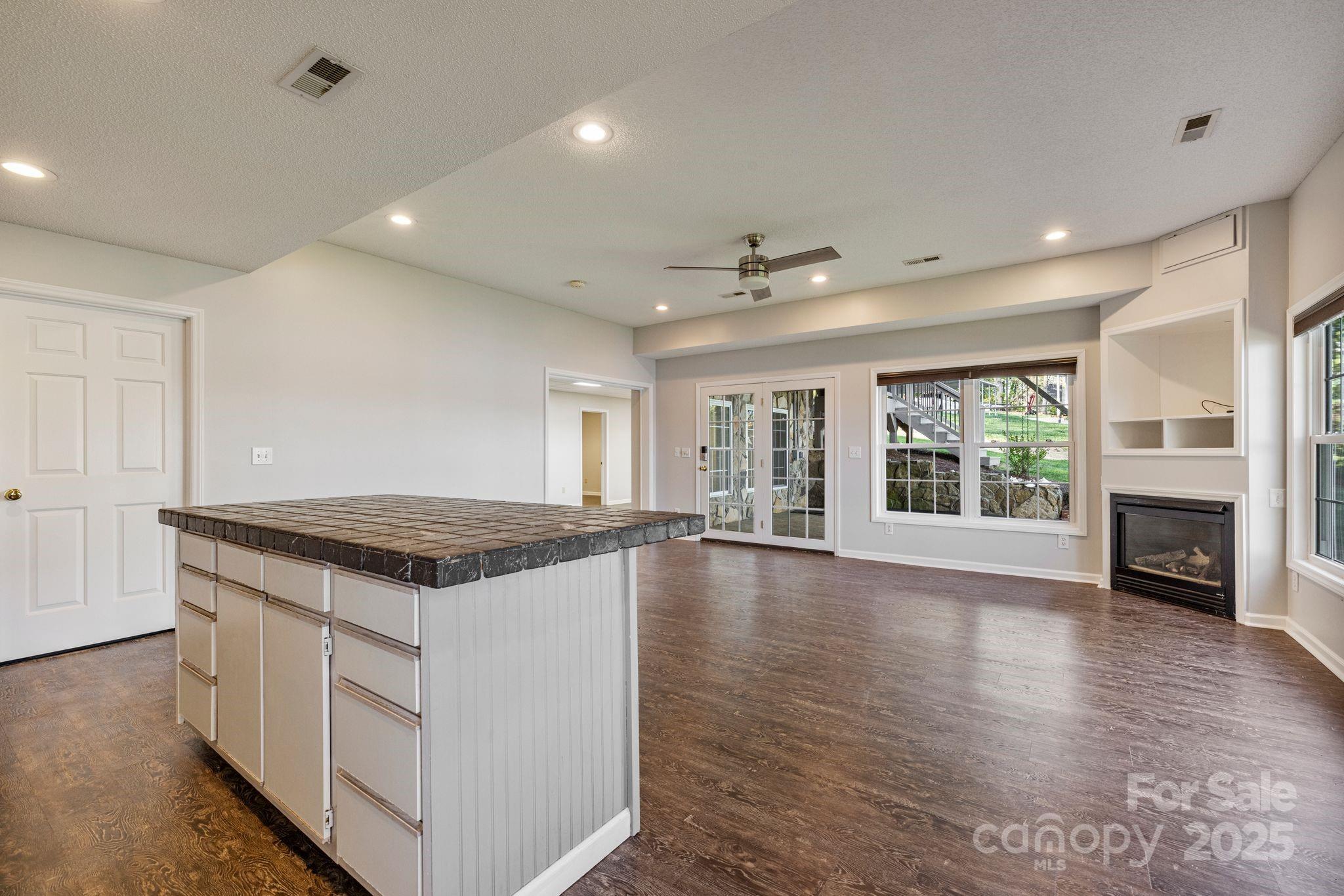 1711 Riverside Drive