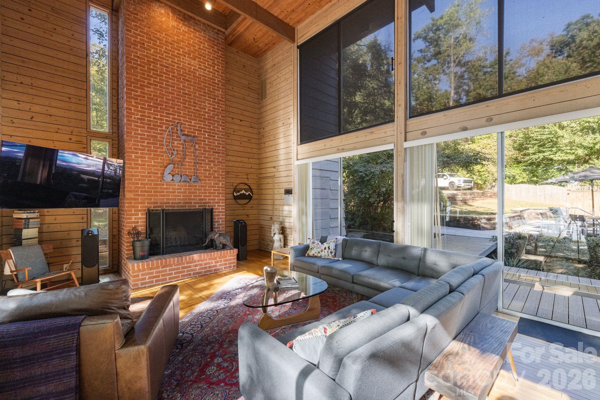 1112 Riverwood Drive