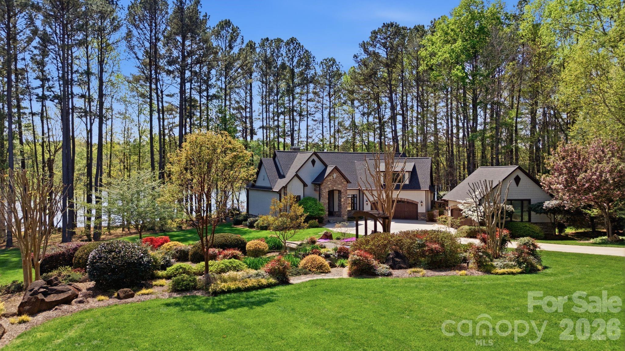 901 Sunset Pointe Drive