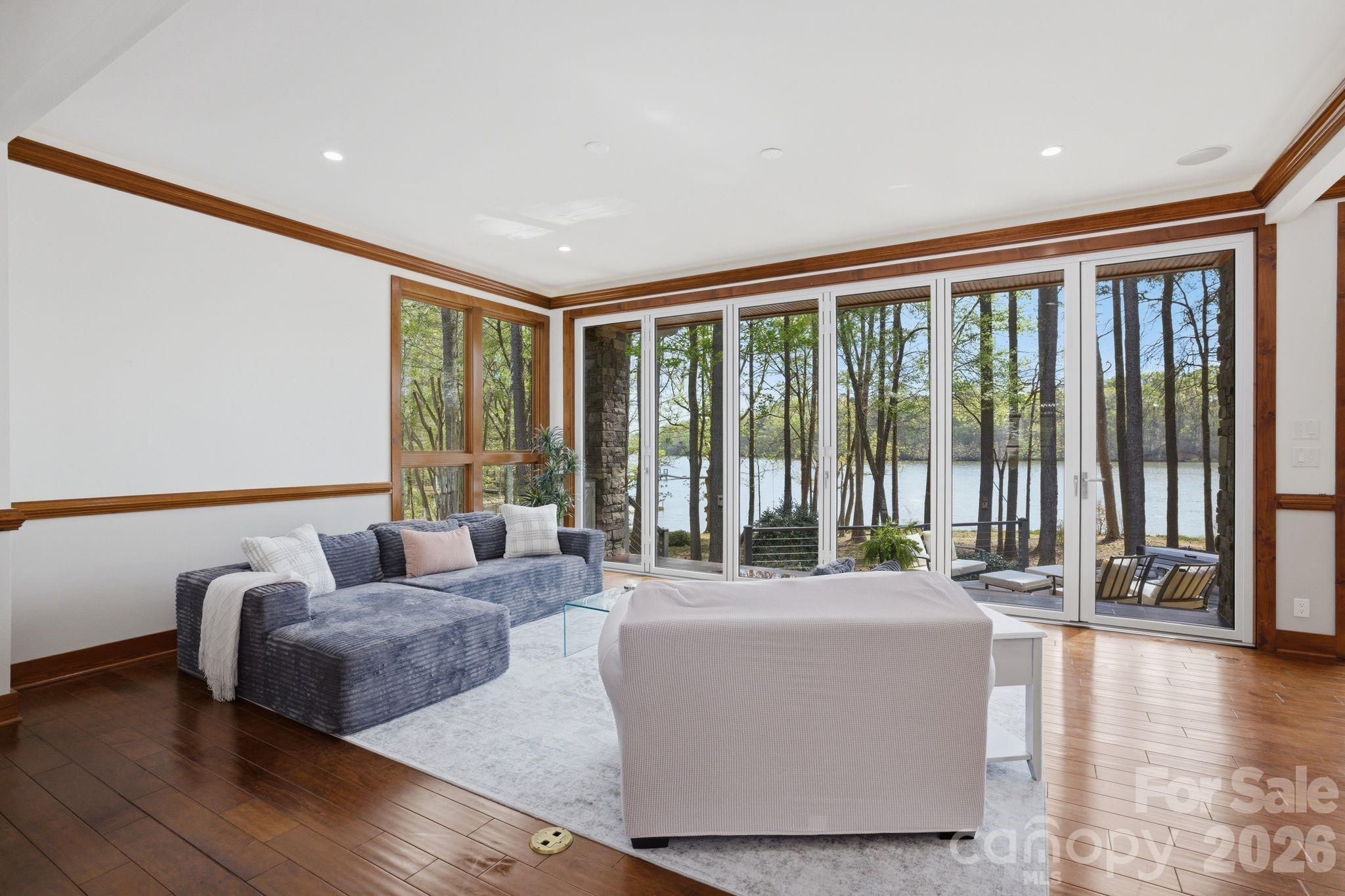 901 Sunset Pointe Drive