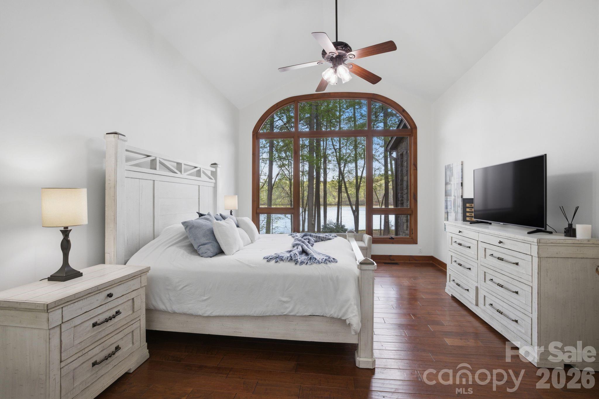 901 Sunset Pointe Drive