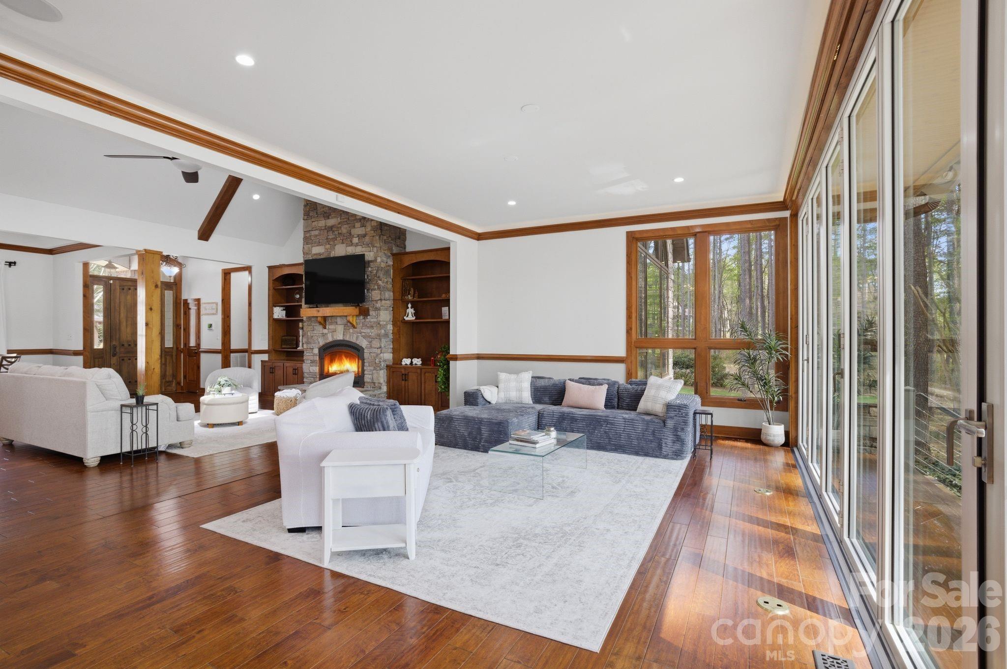 901 Sunset Pointe Drive
