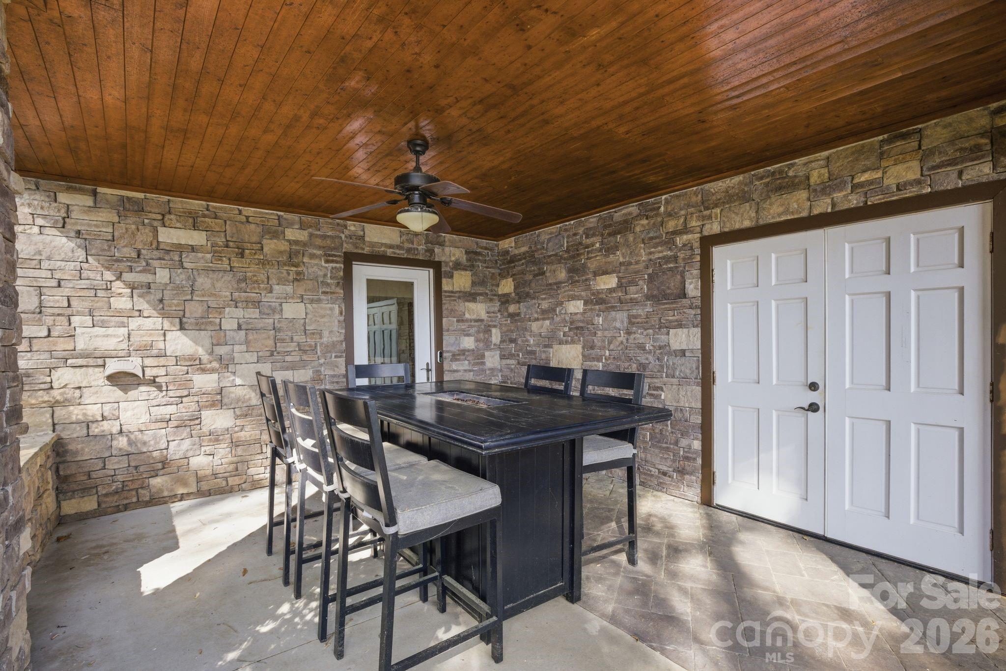 901 Sunset Pointe Drive