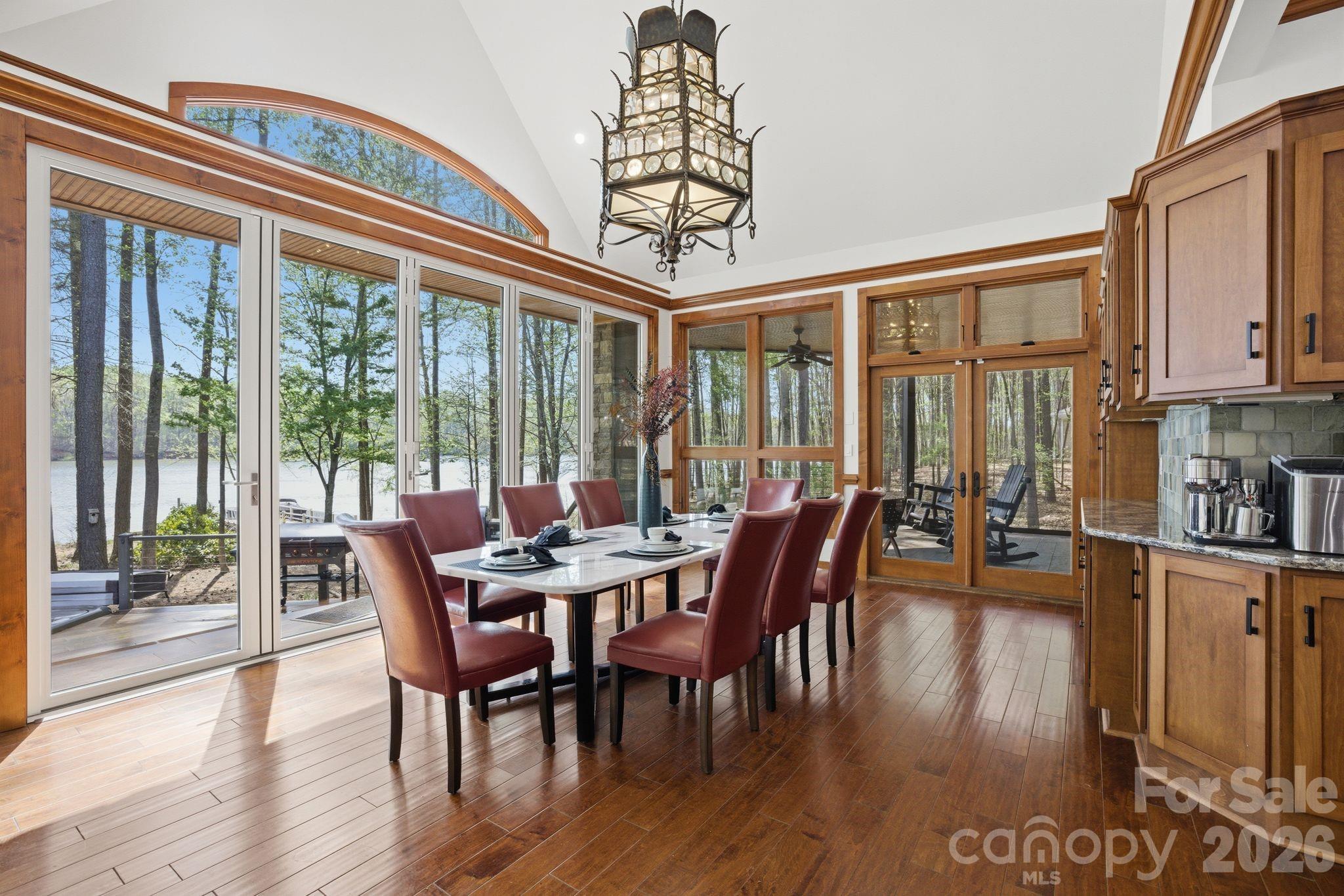 901 Sunset Pointe Drive