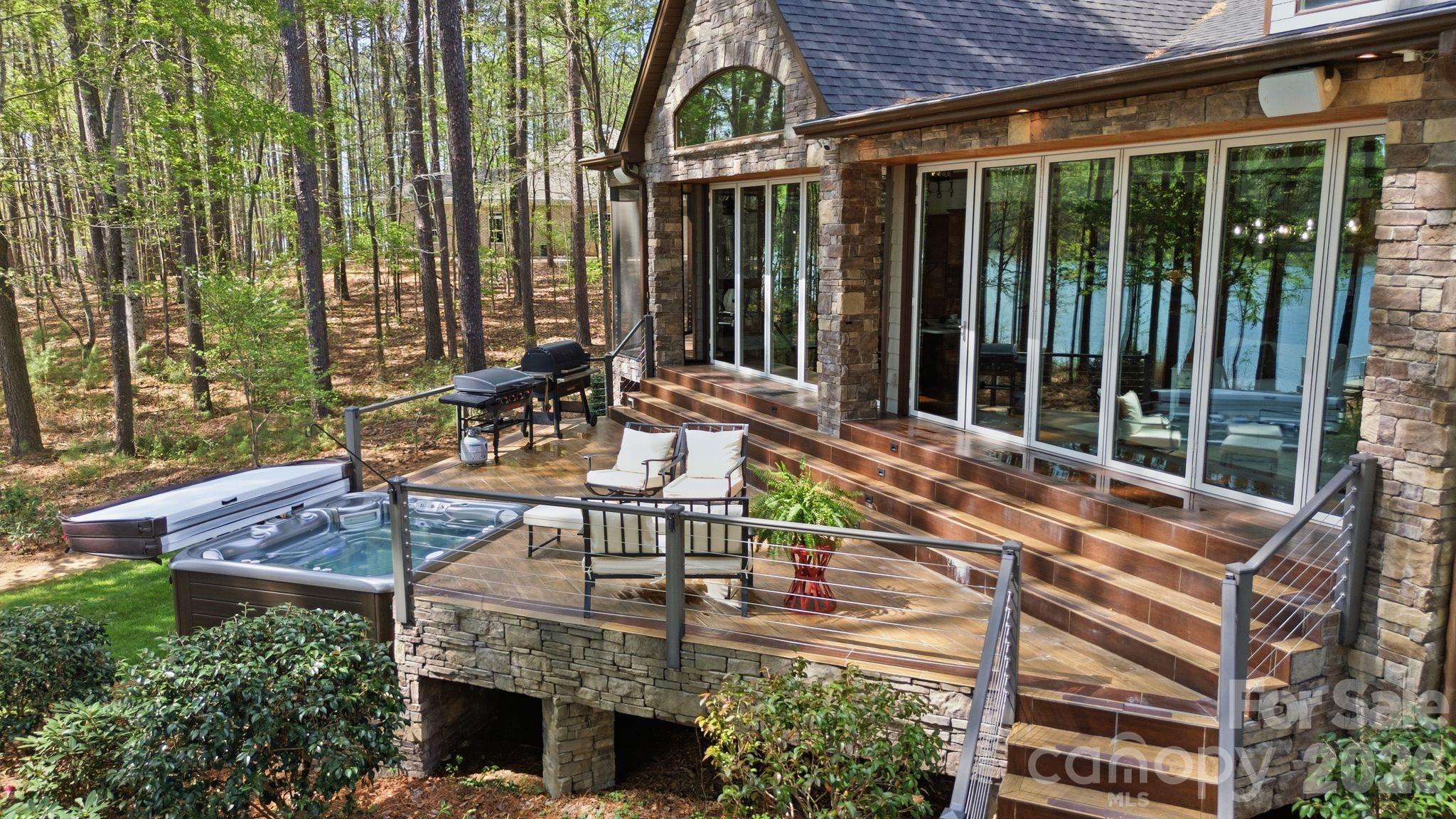 901 Sunset Pointe Drive