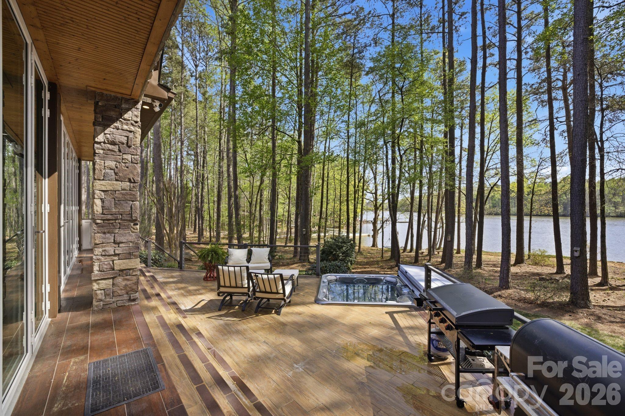 901 Sunset Pointe Drive