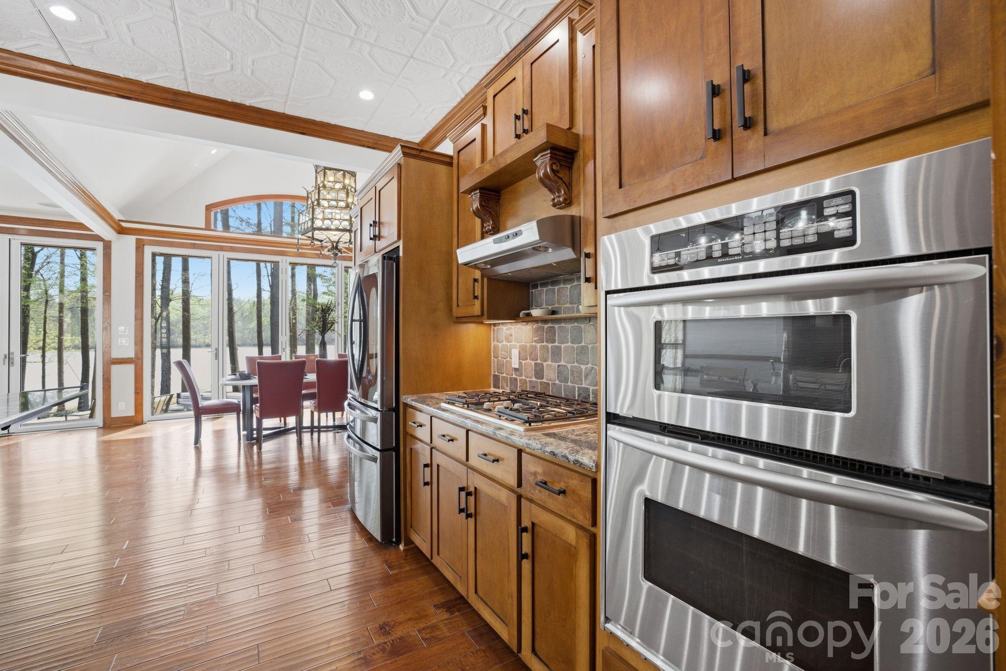 901 Sunset Pointe Drive