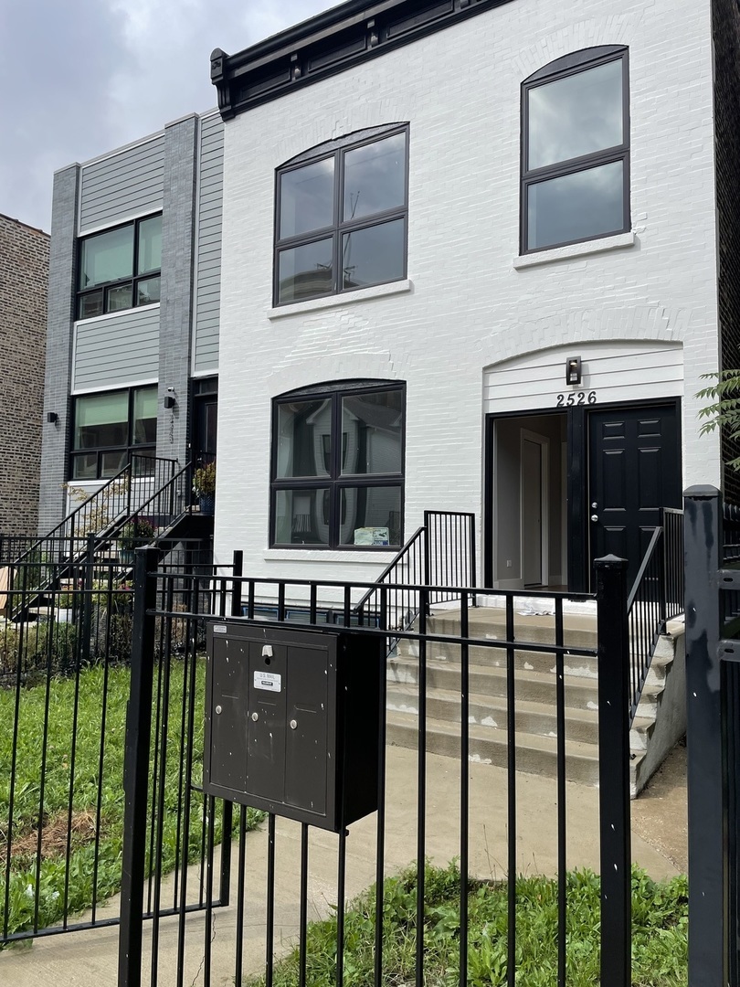 2526 W Lexington Street Unit: 3