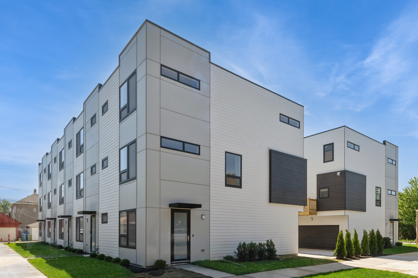944 Beloit Avenue Unit: 1