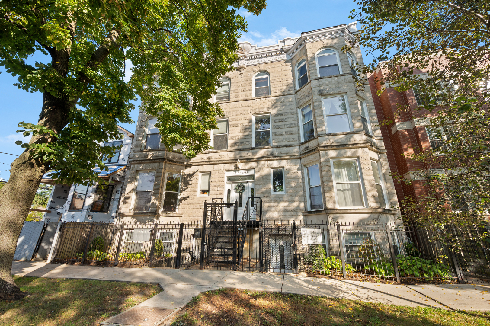 1939 N Sawyer Avenue Unit: 2