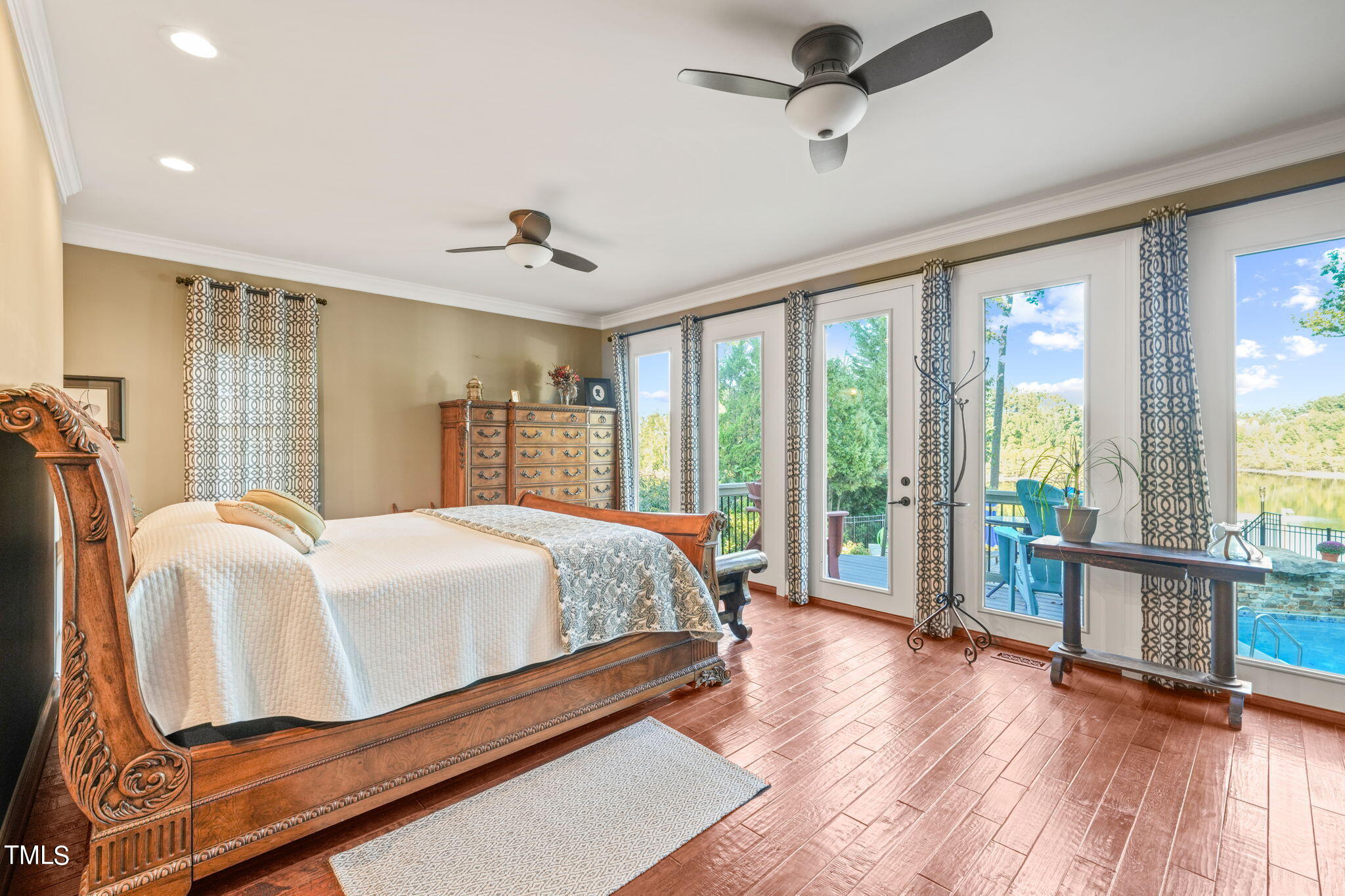 560 Overlook Lane