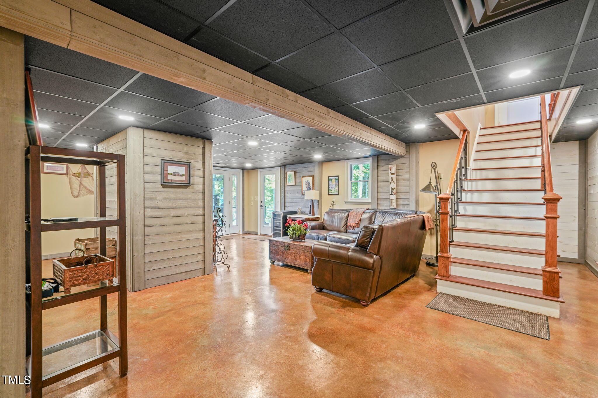 560 Overlook Lane