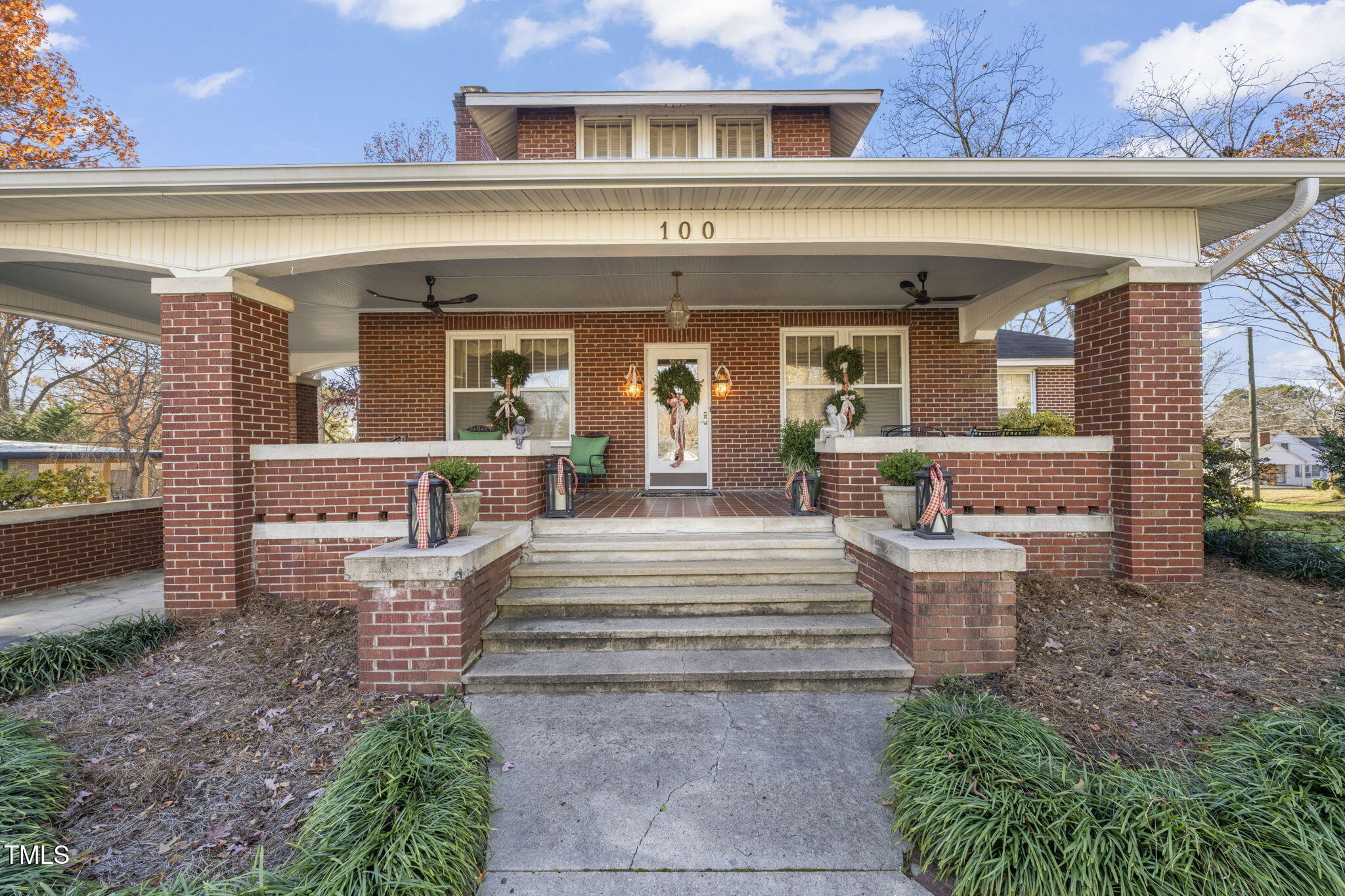 100 Eight Street