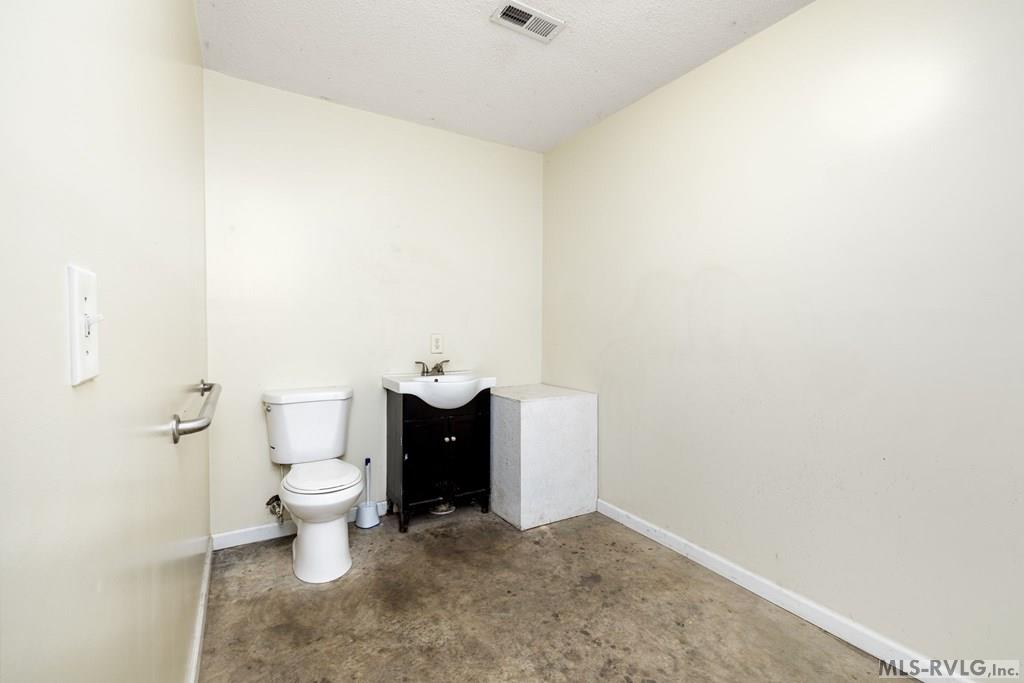 33/47/63 Piney Pond Road