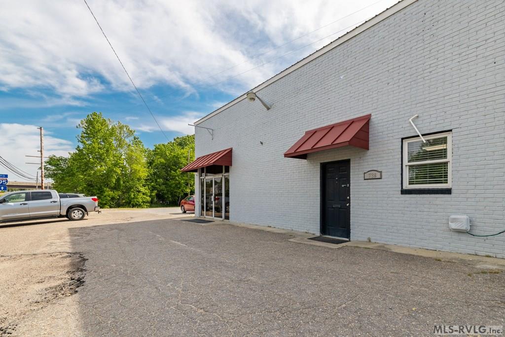 728 N Main