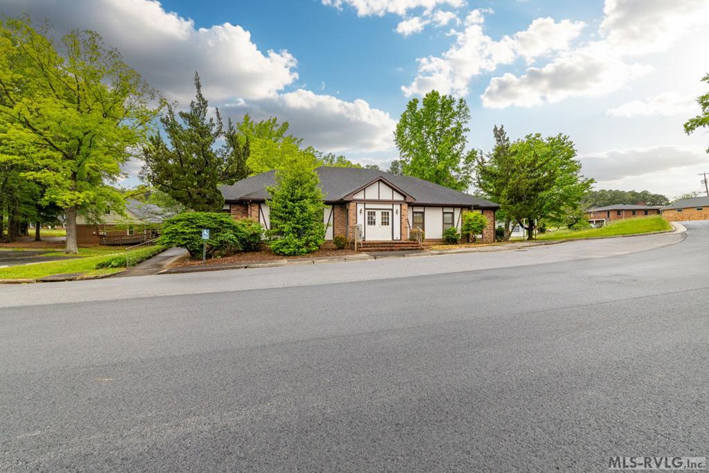 413 Bracey Lane