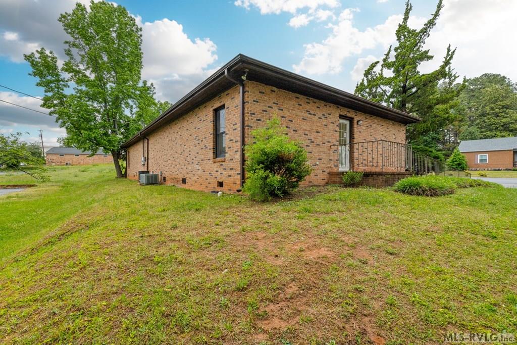 413 Bracey Lane