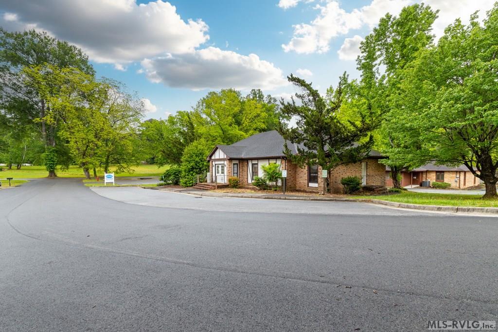 413 Bracey Lane