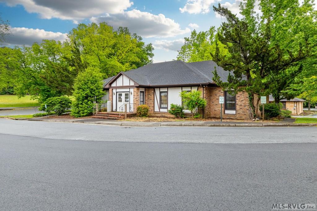 413 Bracey Lane