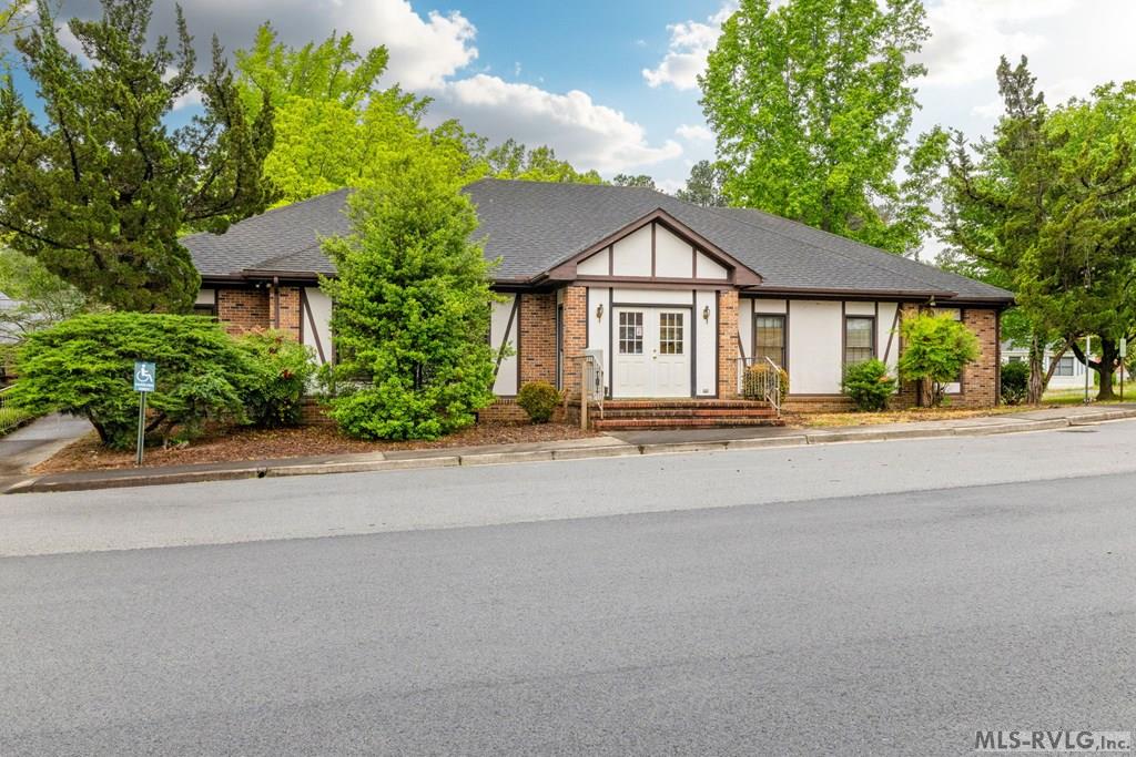 413 Bracey Lane